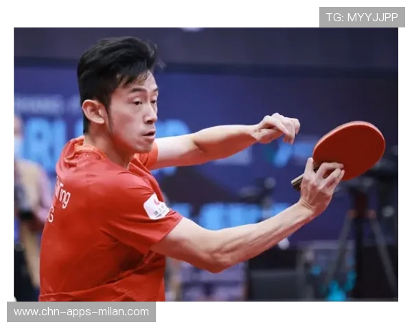 举重比赛器材断裂，选手反应速度惊人