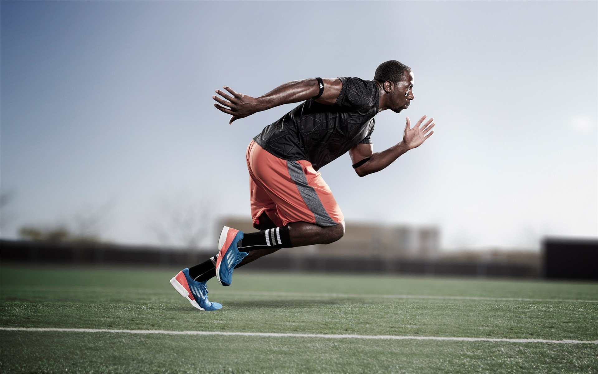 仰泳后程发力效率明显增强，仰泳出发动作